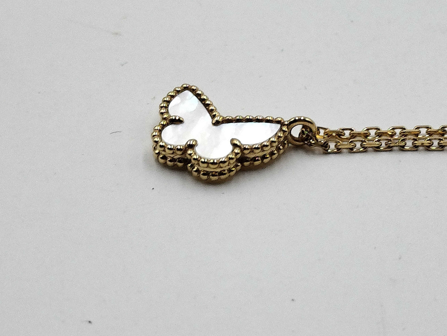 Van Cleef & Arpels Sweet Alhambra Papillon Shell Necklace in Yellow Gold and Au750, 3.0g