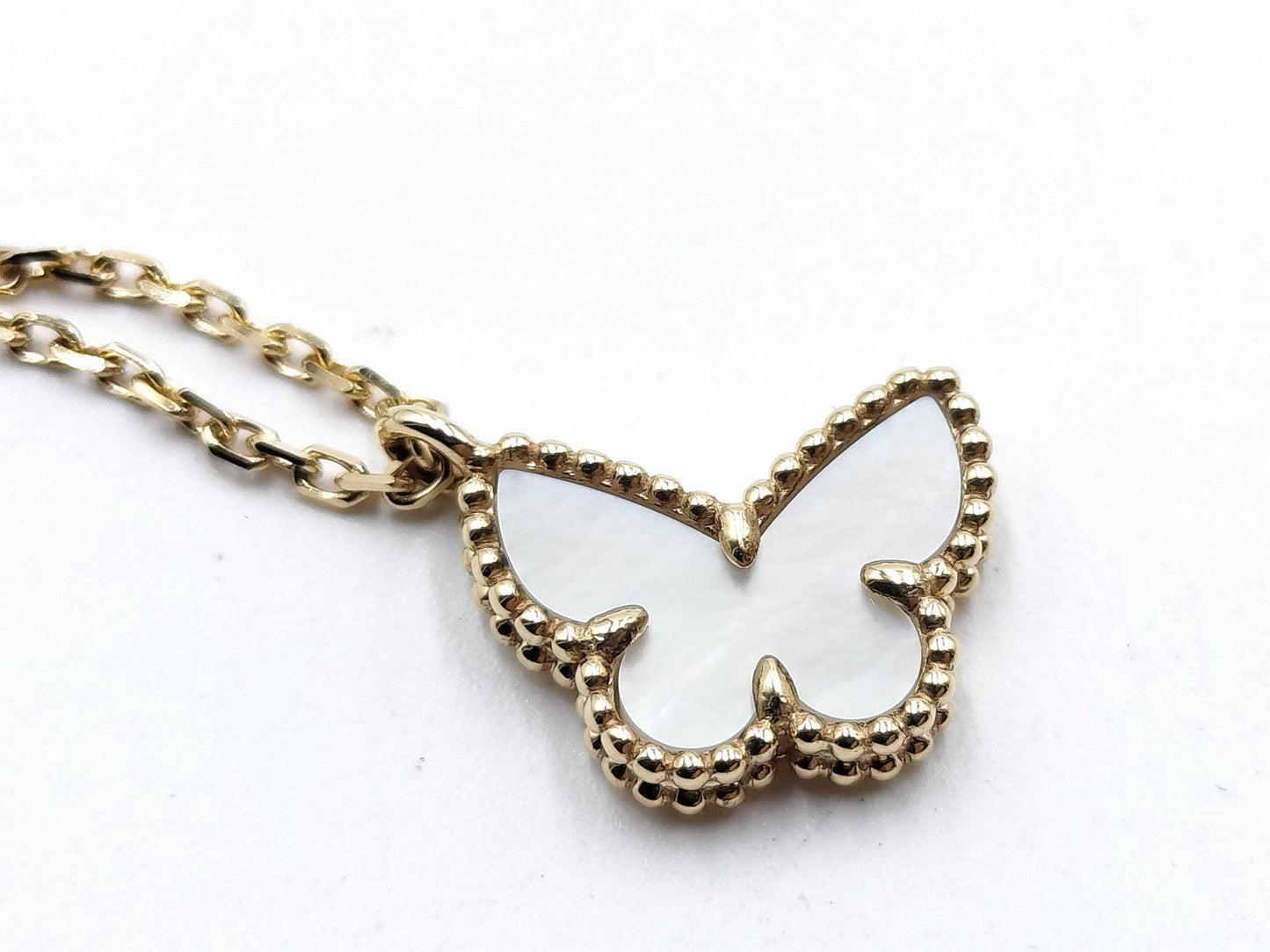 Van Cleef & Arpels Sweet Alhambra Papillon Shell Necklace in Yellow Gold and Au750, 3.0g
