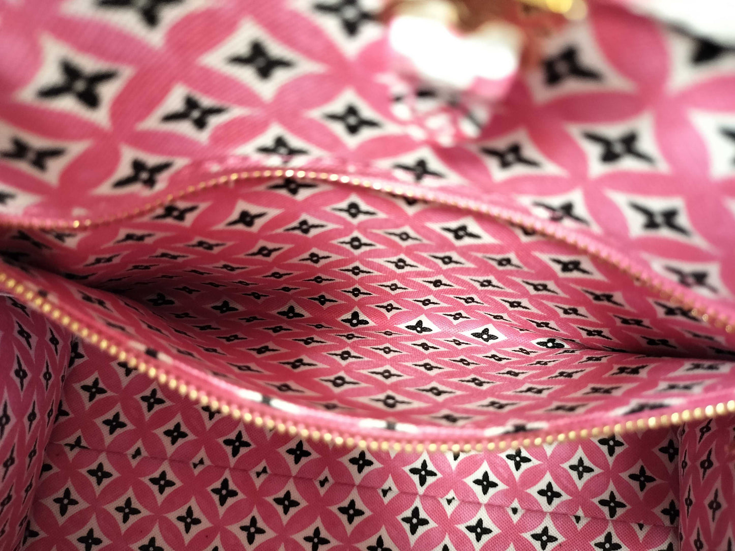 LOUIS VUITTON M22976 Monogram Flower Tile On the Go PM By the Pool RFID Verified Handbag