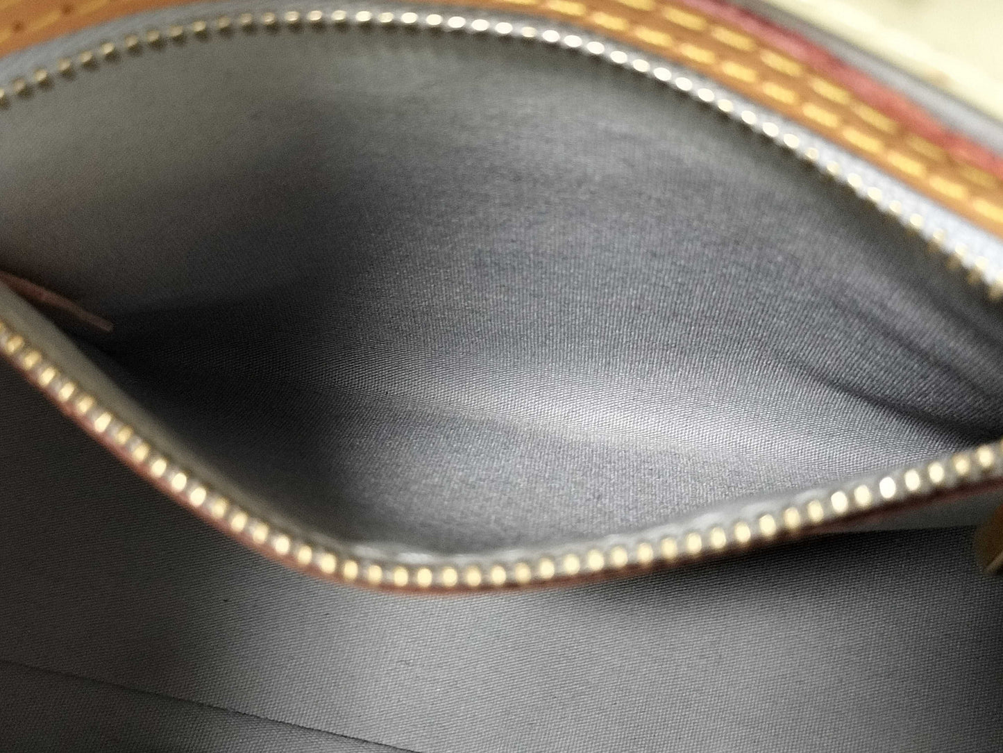 LOUIS VUITTON M91336 Vernis Reed PM Handbag