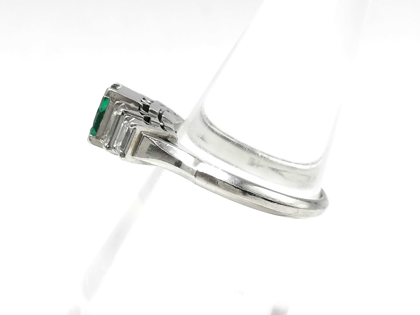 Emerald and Diamond Pm 5.1g Ring