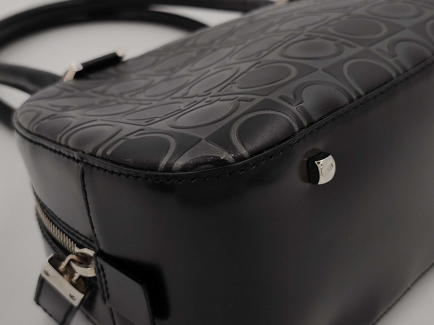 Salvatore Ferragamo Gancini Gancini all-over print leather handbag in black