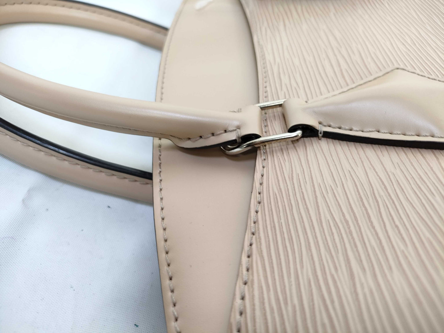 LOUIS VUITTON M94376 Epi Leather Sufflot MM Handbag