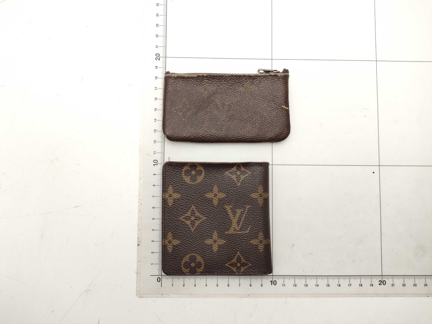 LOUIS VUITTON Monogram Pochette Cle/Bifold Wallet