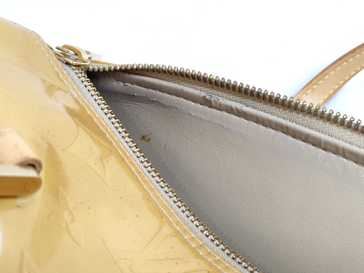 LOUIS VUITTON M91329 Vernis Bedford Handbag