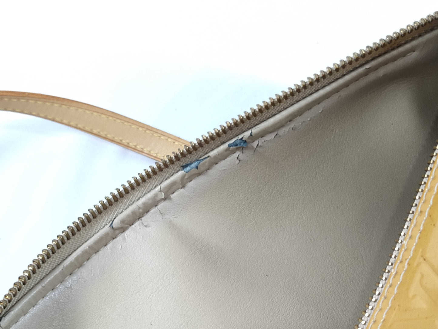 LOUIS VUITTON M91329 Vernis Bedford Handbag