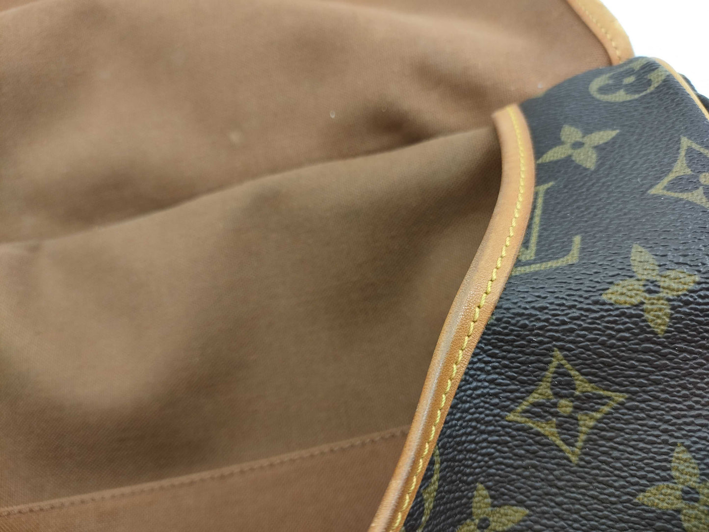 LOUIS VUITTON M42252 Monogram Saumur 43 Shoulder Bag