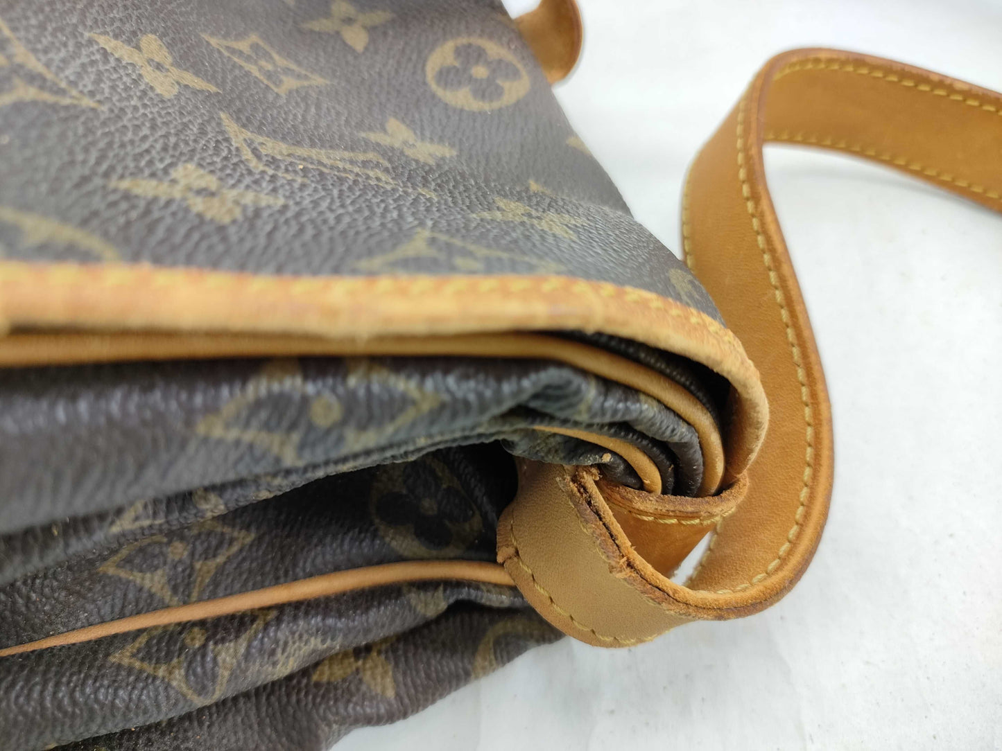 LOUIS VUITTON M42252 Monogram Saumur 43 Shoulder Bag