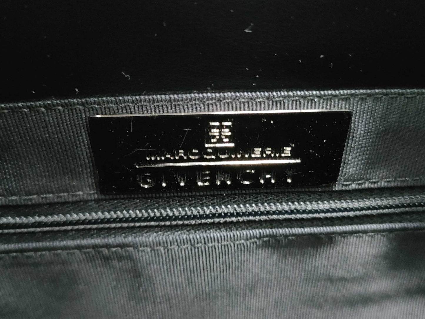 GIVENCHY One-Shoulder Shoulder Bag