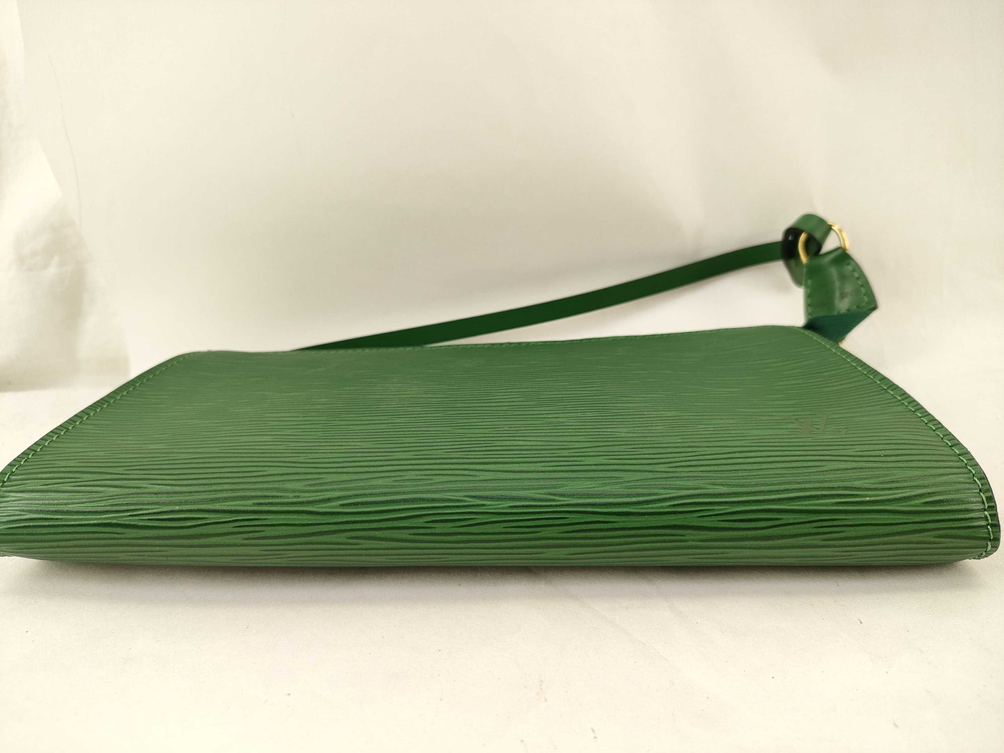 LOUIS VUITTON M52944 Epi Pochette Accessoires Handbag