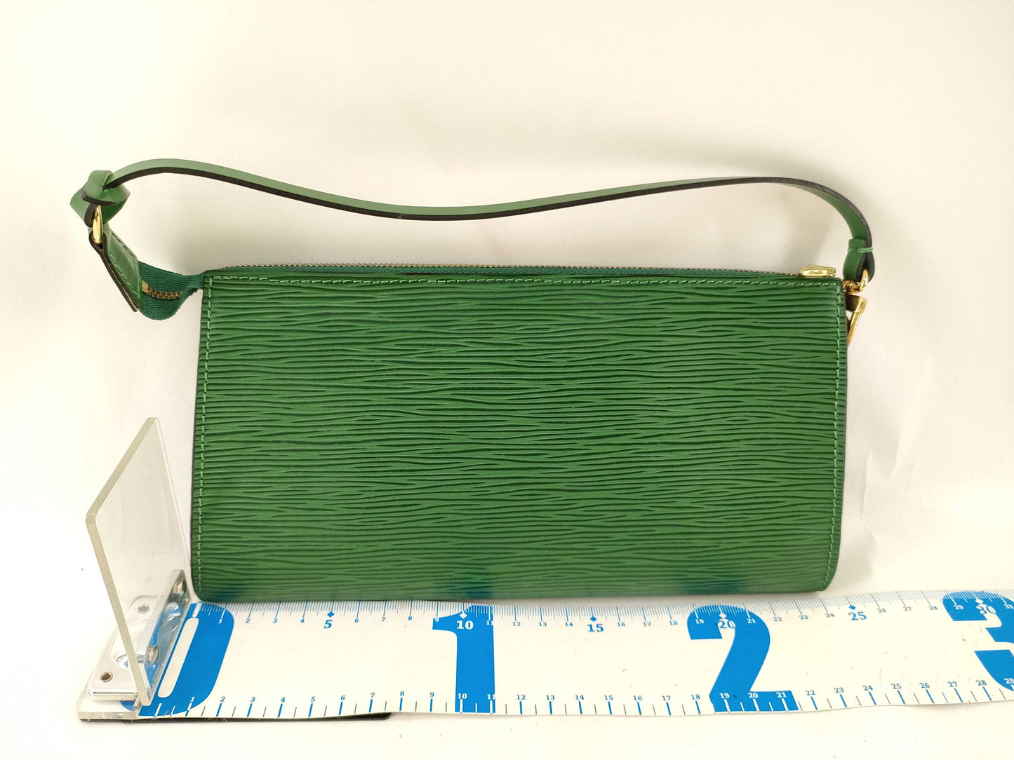 LOUIS VUITTON M52944 Epi Pochette Accessoires Handbag