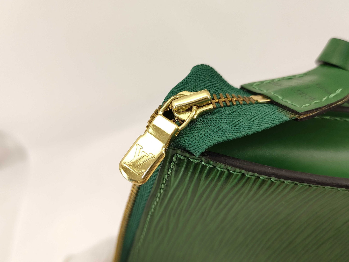 LOUIS VUITTON M52944 Epi Pochette Accessoires Handbag