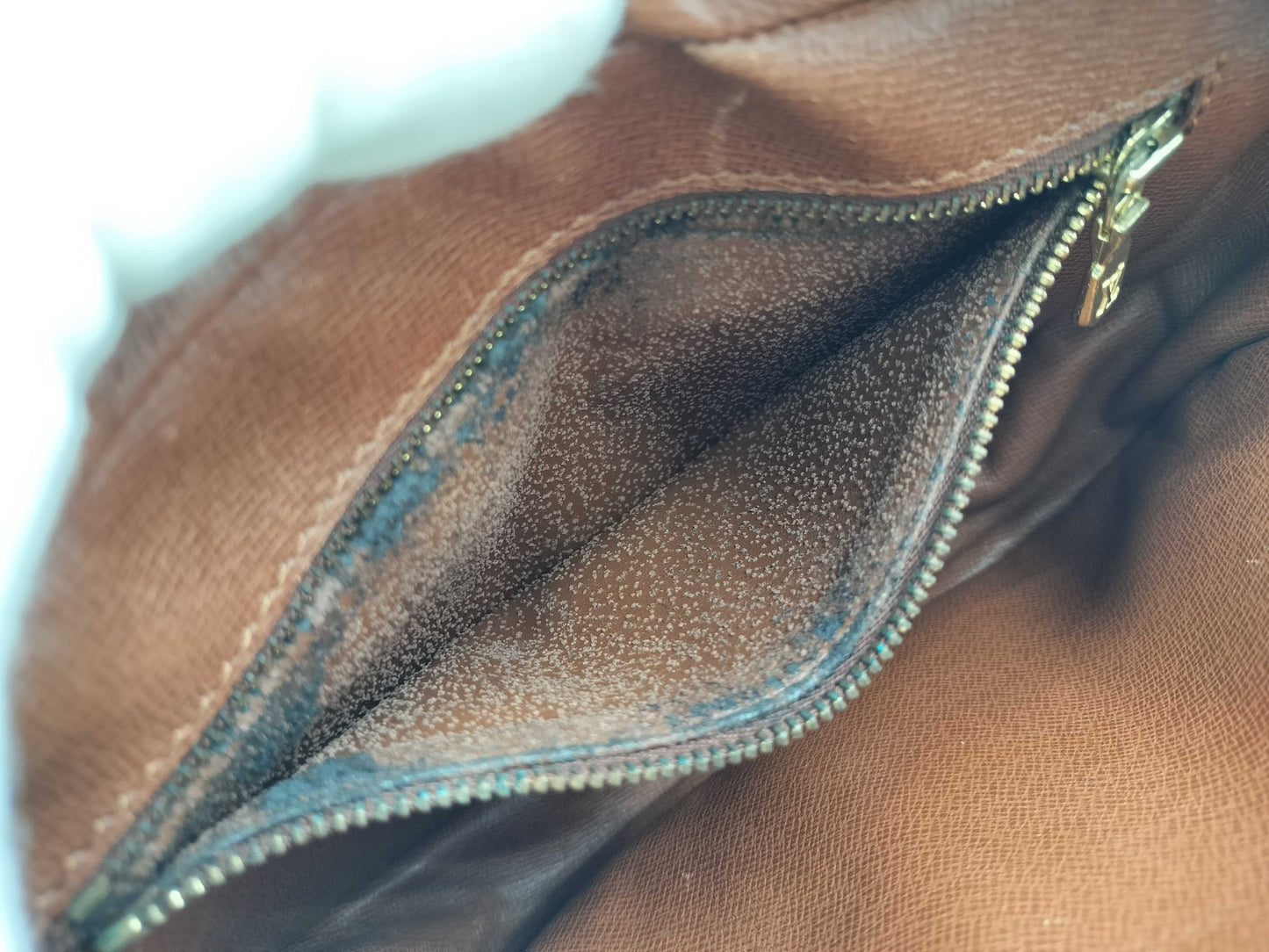 LOUIS VUITTON Epi Jeune Fille/MALLETIR engraved shoulder bag