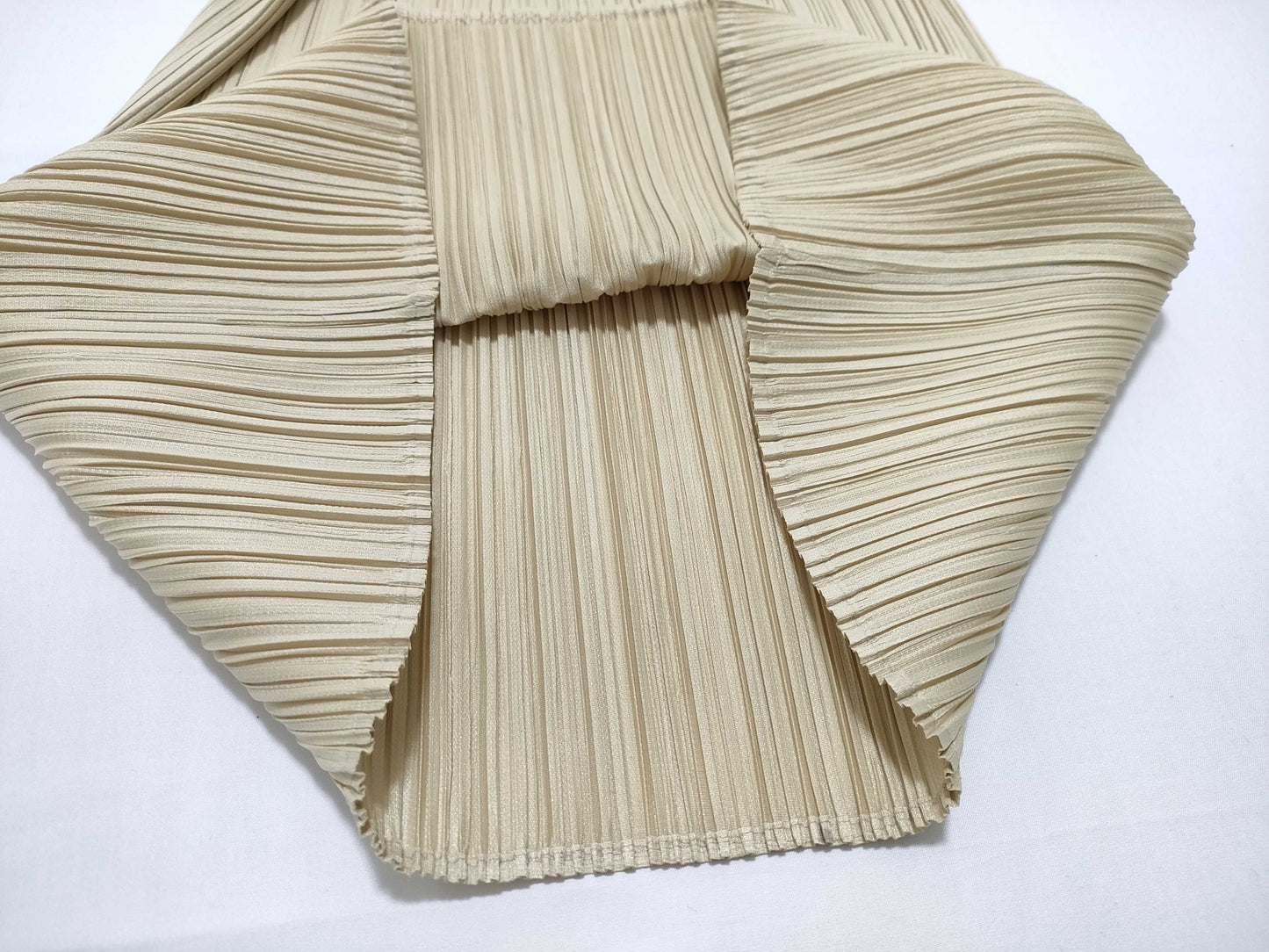 ISSEY MIYAKE Pleats Please Set, Beige, Other Apparel