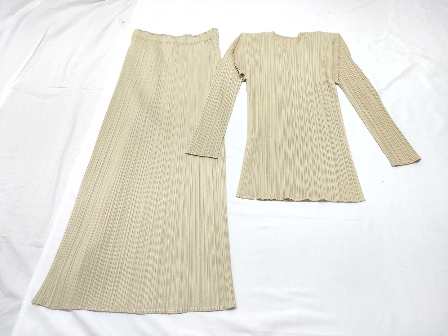 ISSEY MIYAKE Pleats Please Set, Beige, Other Apparel