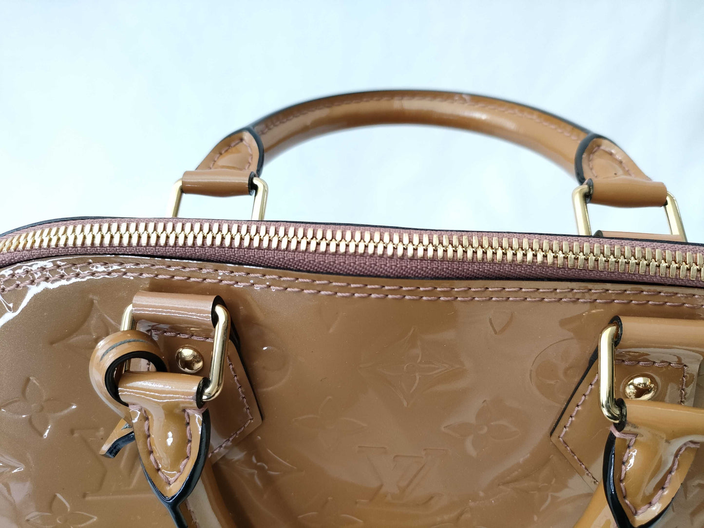 LOUIS VUITTON M91583 Vernis Alma PM Handbag