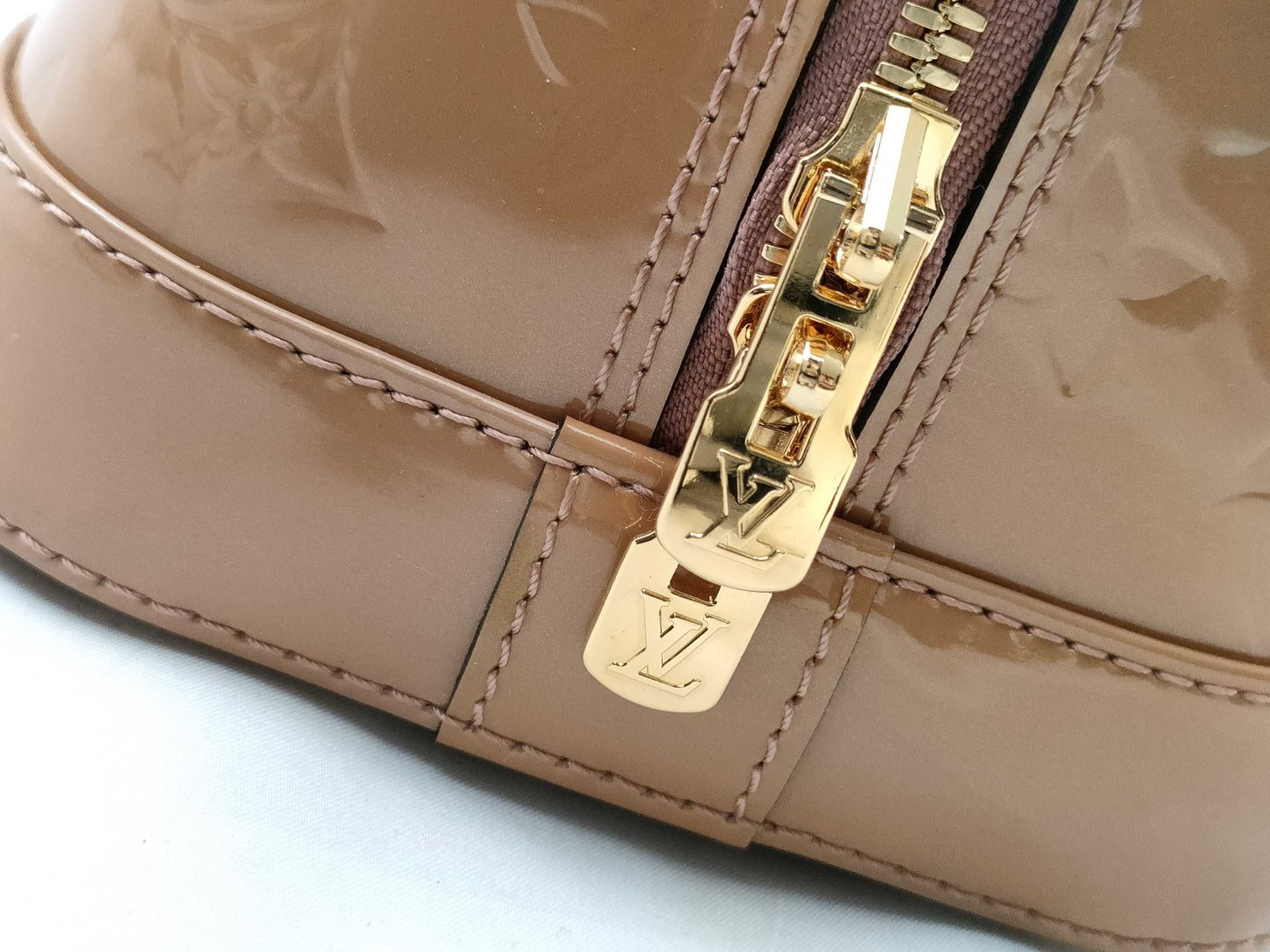 LOUIS VUITTON M91583 Vernis Alma PM Handbag