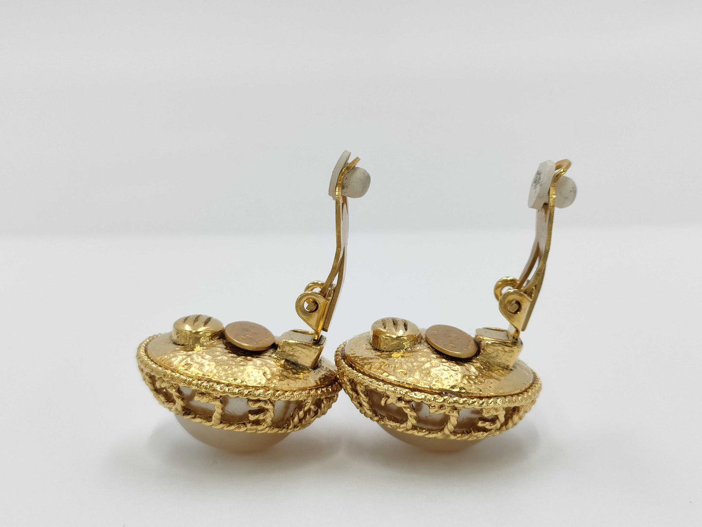 CHANEL 94A Pearl Earrings