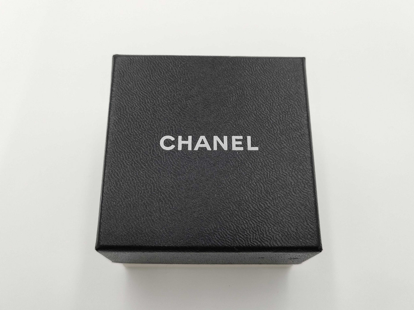 CHANEL 94A Pearl Earrings