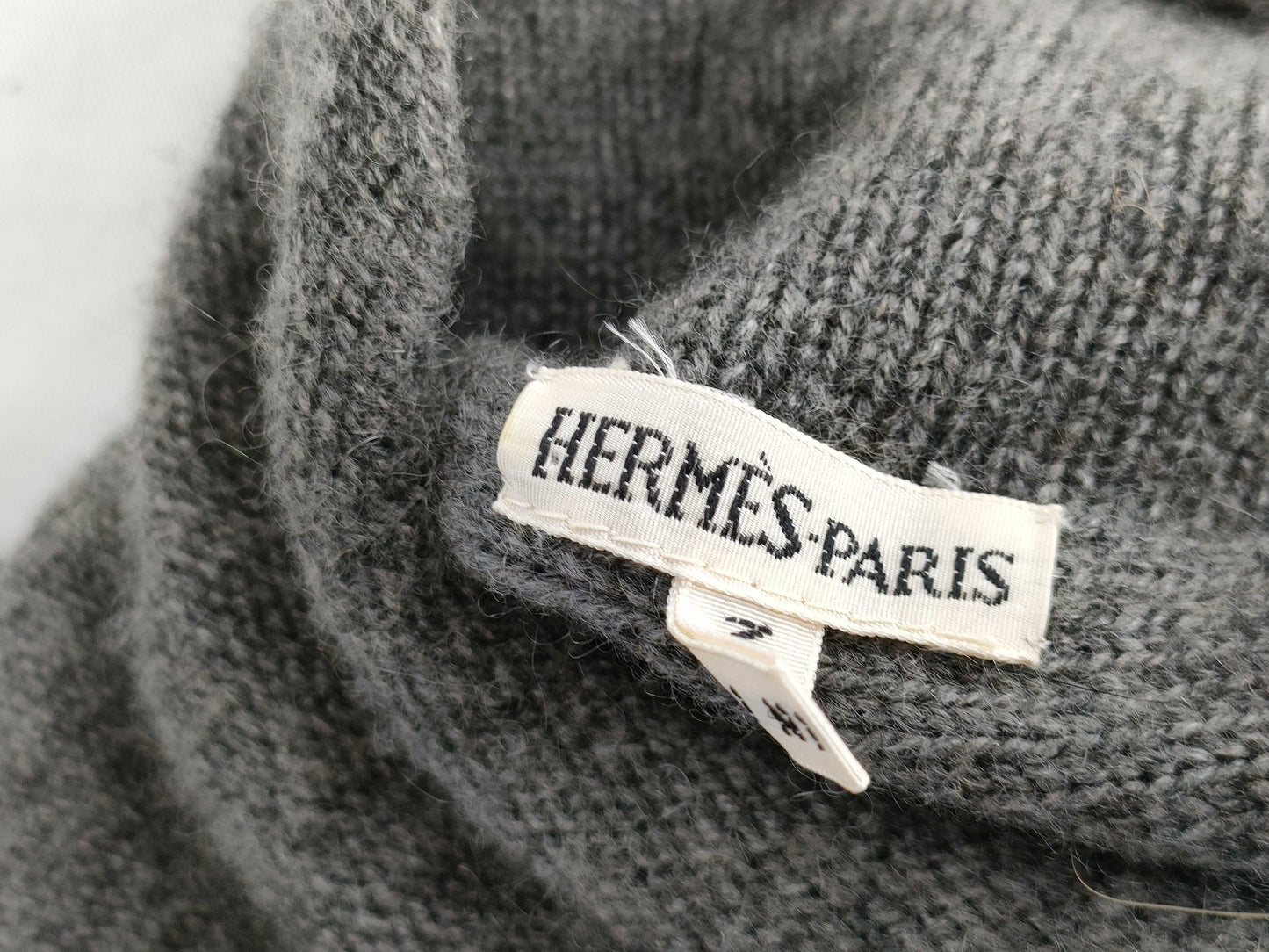 HERMES turtleneck sleeveless knit top, 100% cashmere, gray