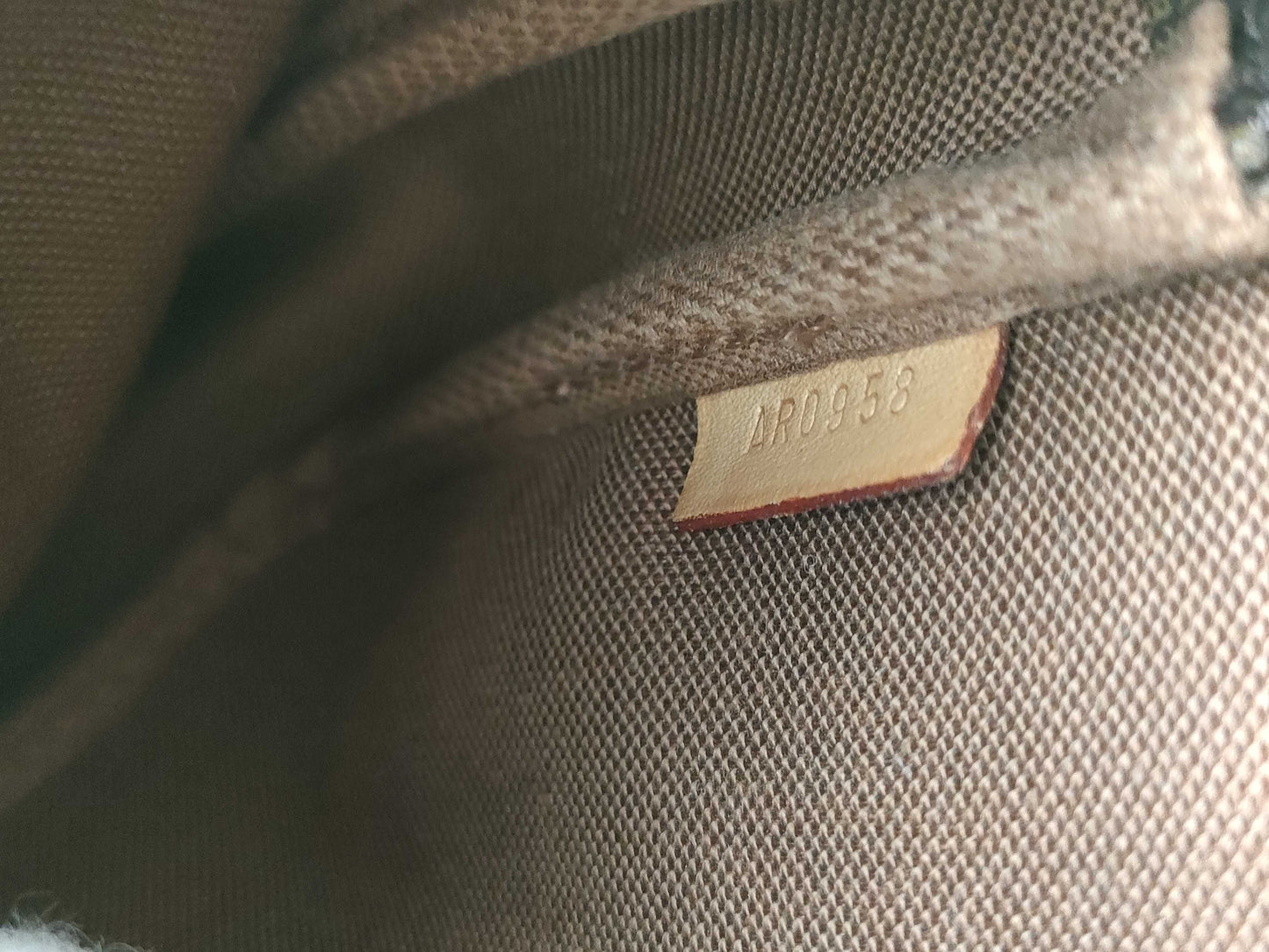 LOUIS VUITTON M40712 Monogram Pochette Accessoires Handbag