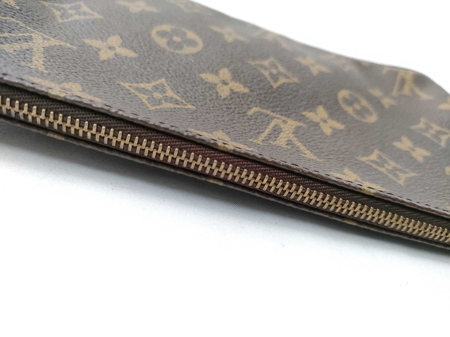 LOUIS VUITTON M40712 Monogram Pochette Accessoires Handbag