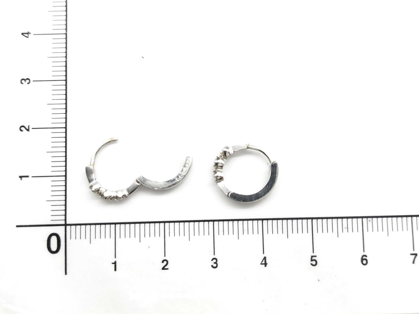 D0.10ct/0.10ct K18WG 2.0g Earrings