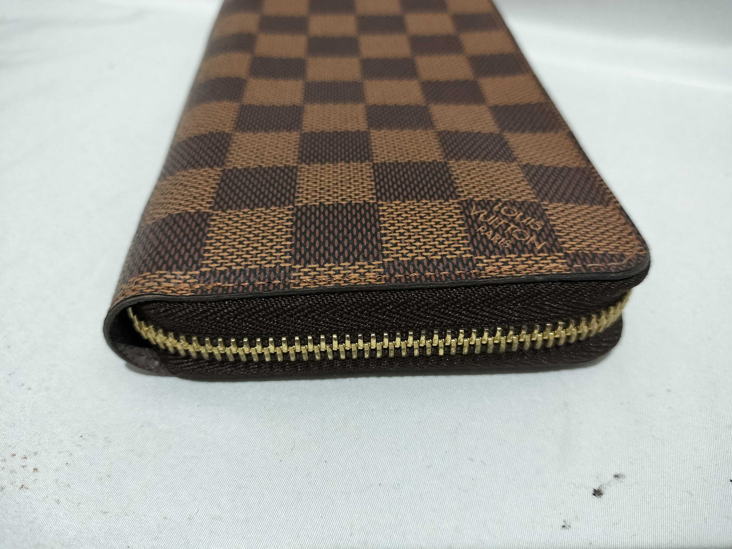 LOUIS VUITTON Damier Round Zip Wallet
