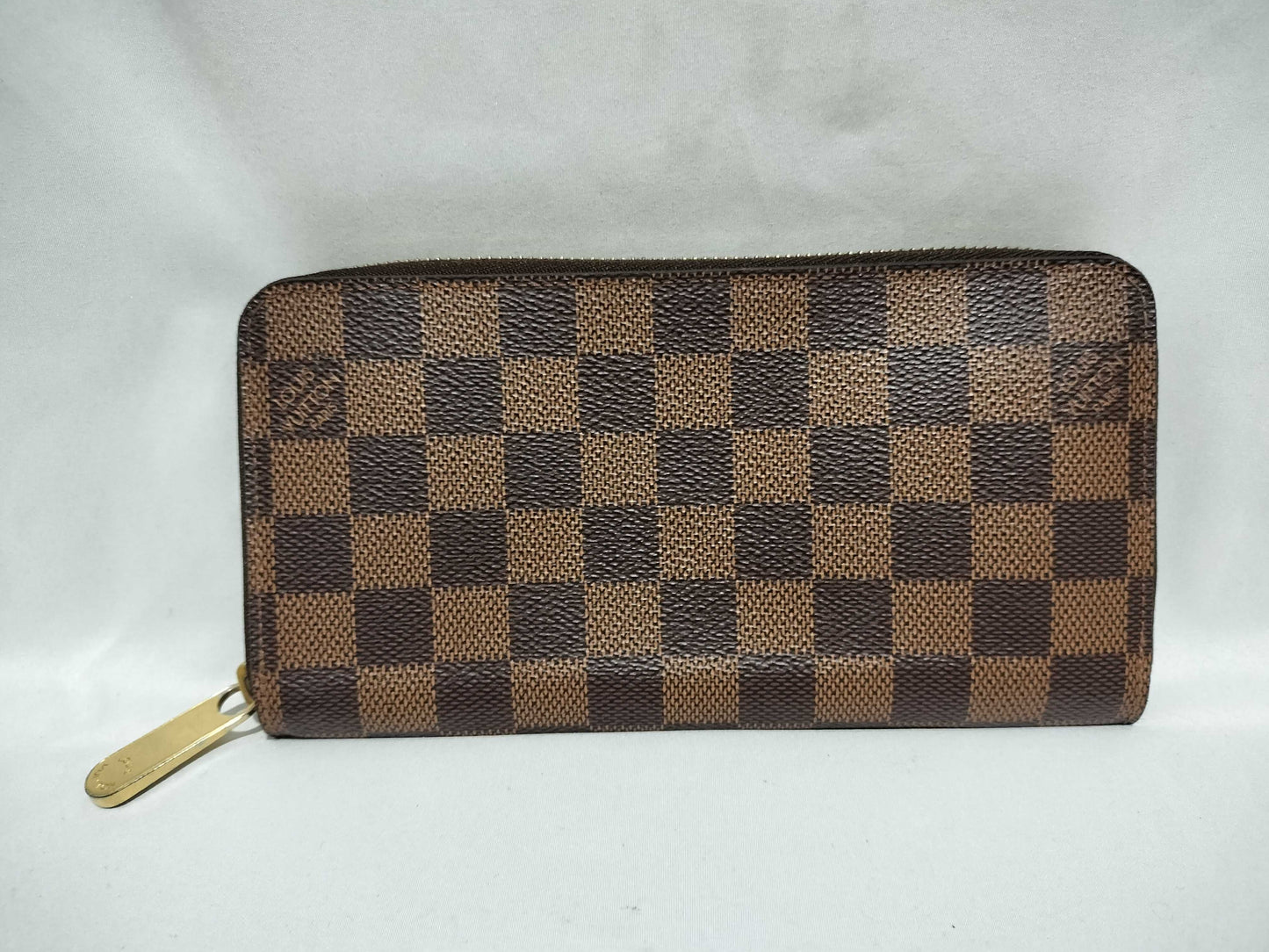 LOUIS VUITTON Damier Round Zip Wallet
