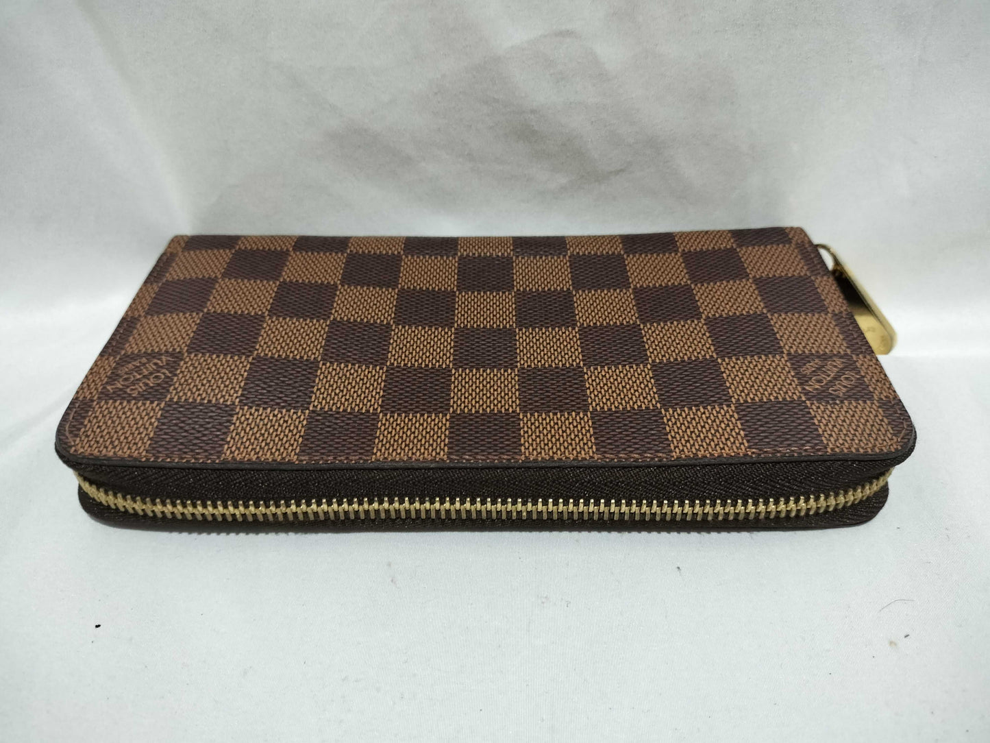 LOUIS VUITTON Damier Round Zip Wallet