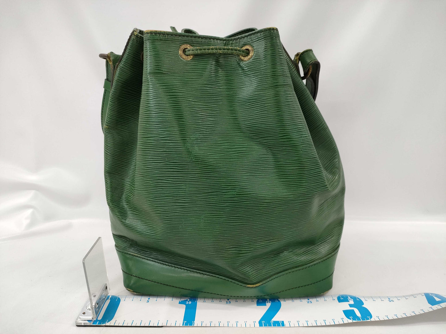 LOUIS VUITTON Epi Noe/Green Shoulder Bag
