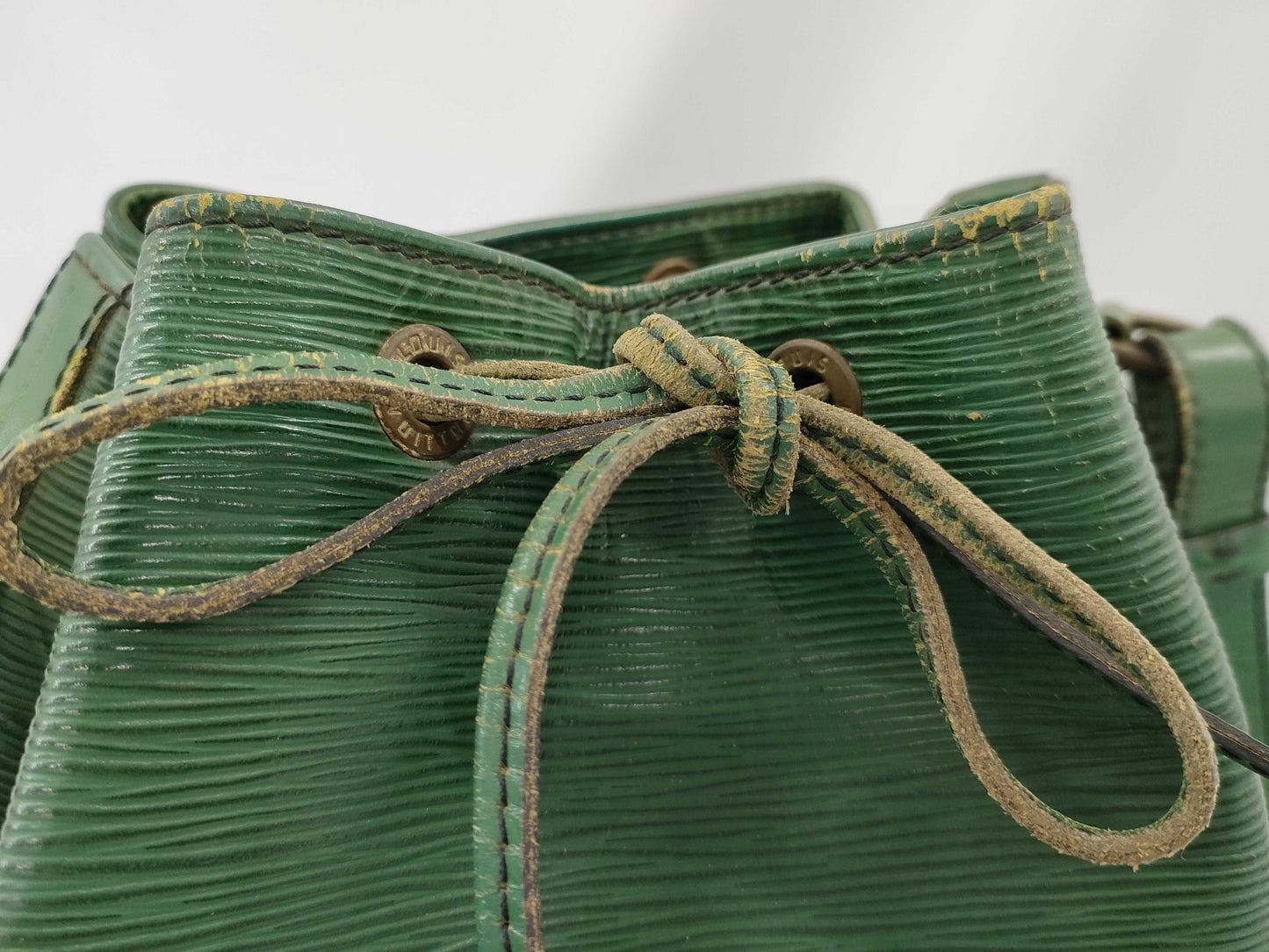 LOUIS VUITTON Epi Noe/Green Shoulder Bag