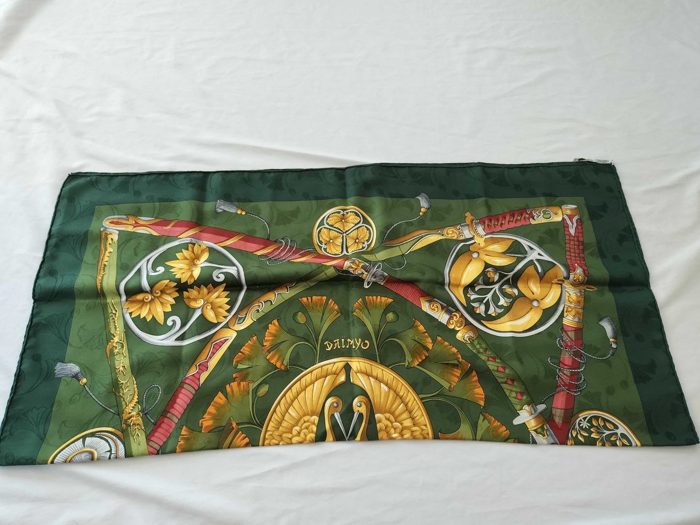 HERMES Carre PRiNCES DU SOLEiL LEVANT Scarf