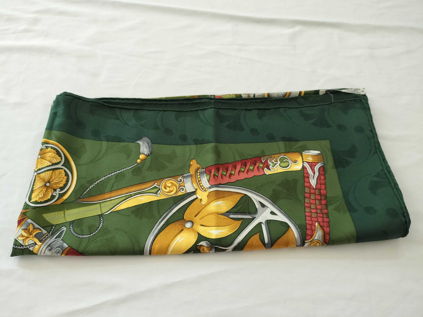 HERMES Carre PRiNCES DU SOLEiL LEVANT Scarf