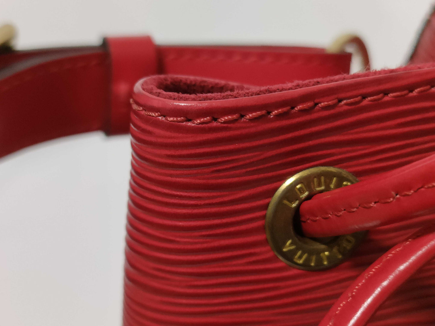 LOUIS VUITTON AR0958 Epi Noe Red Shoulder Bag