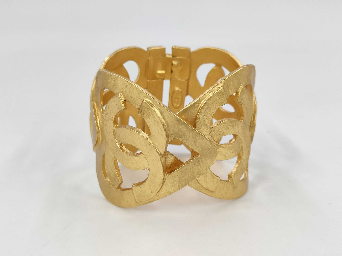 CHANEL Heart-Shaped Bangle 95P Bracelets & Bangles Bracelets & Bangles