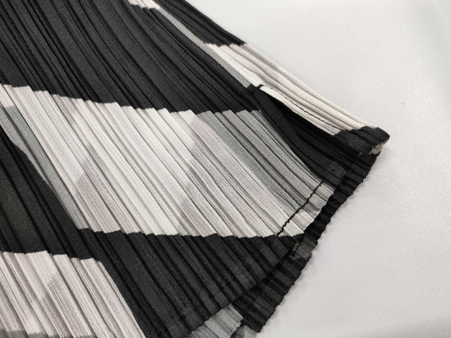 ISSEY MIYAKE Pleats Please Patterned Tops