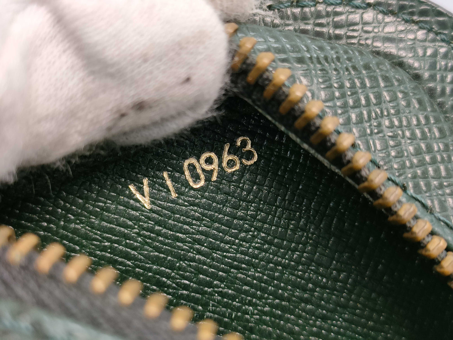 LOUIS VUITTON Taiga M30184 Baikal Second Bag