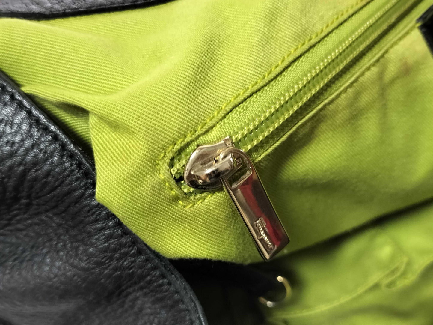 Salvatore Ferragamo Leather Tote DH-21 5385 Tote Bag