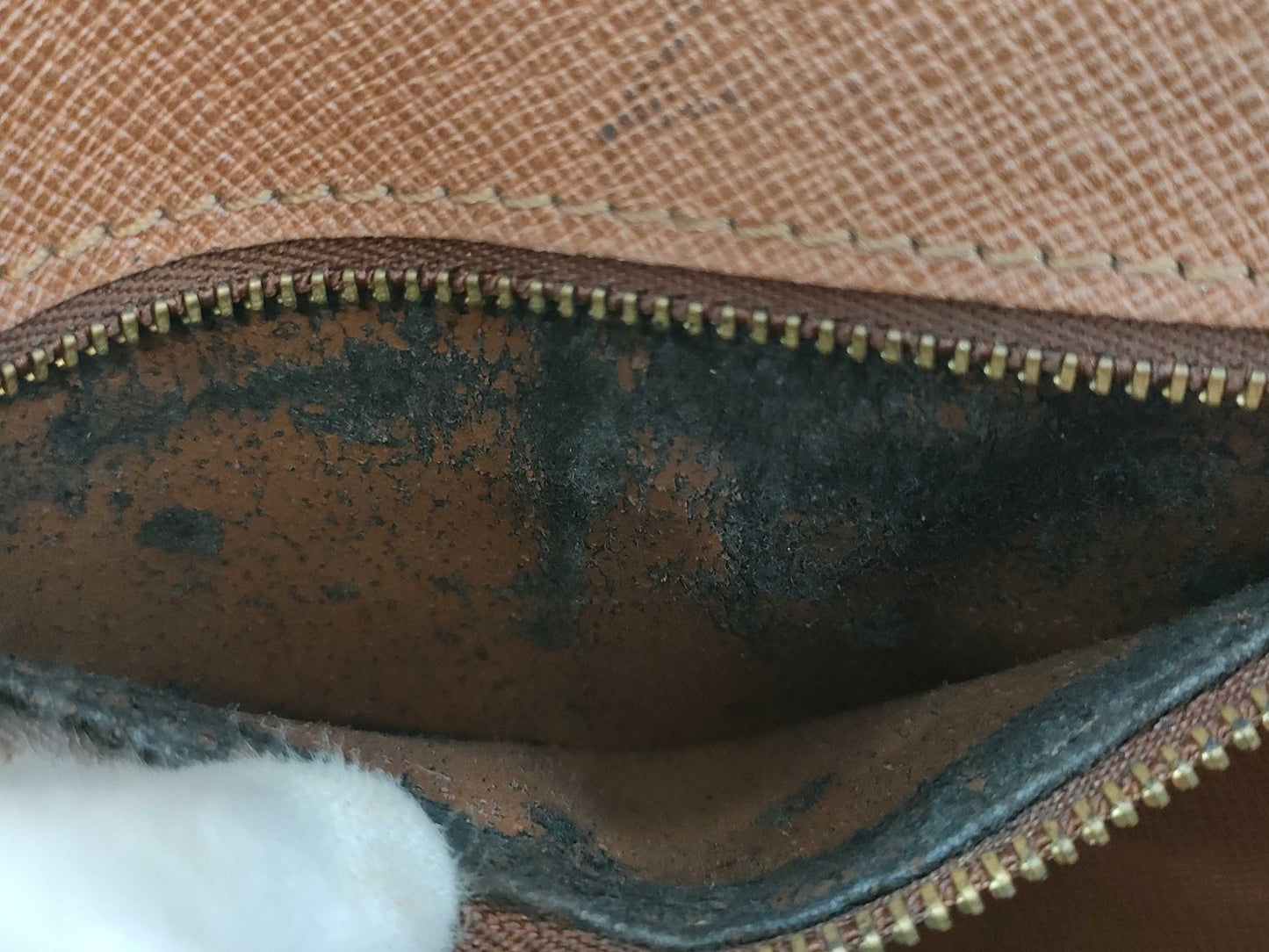 LOUIS VUITTON Monogram M40646 Chantilly PM Shoulder Bag with peeling interior pocket