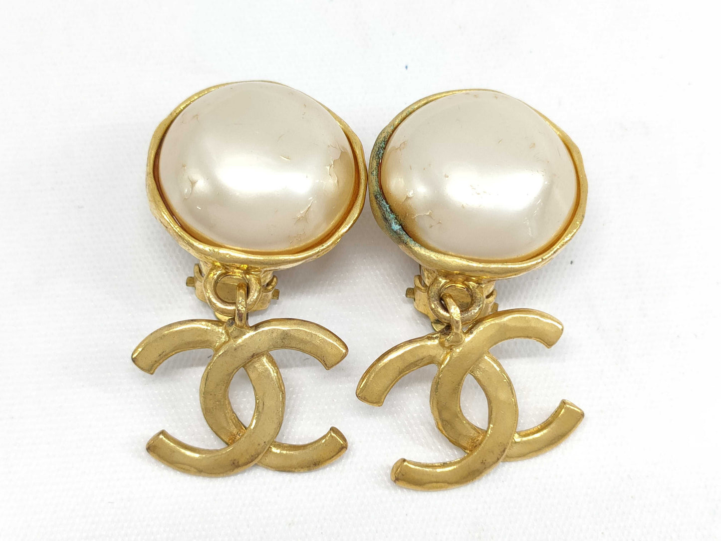 CHANEL 2/9 Coco x Pearl Earrings