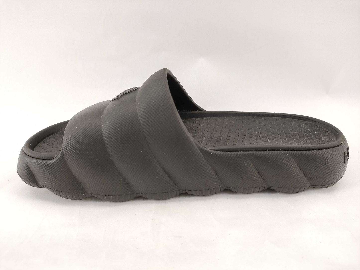 MONCLER slippers/slip-ons/men's/black slippers