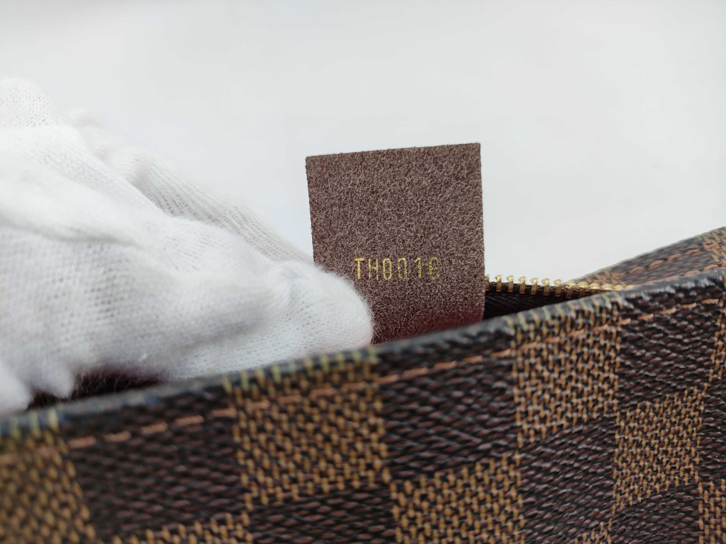 LOUIS VUITTON TH0016 Damier Truth Makeup Handbag