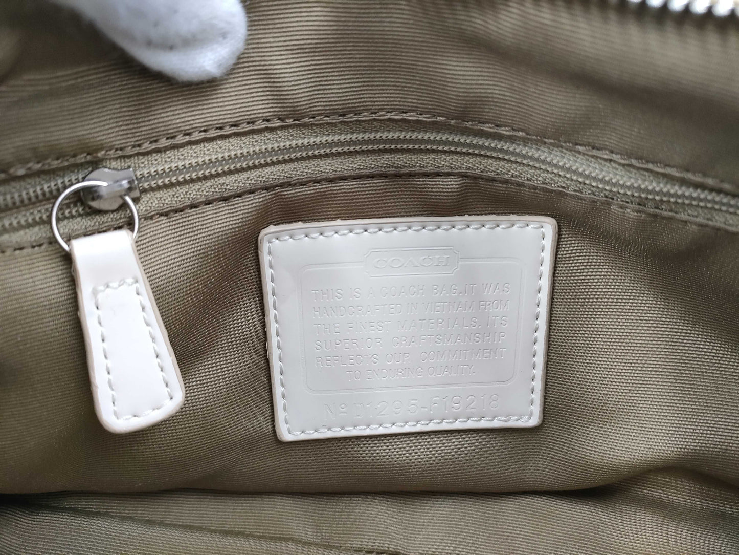 COACH Signature F19218 Shoulder Bag