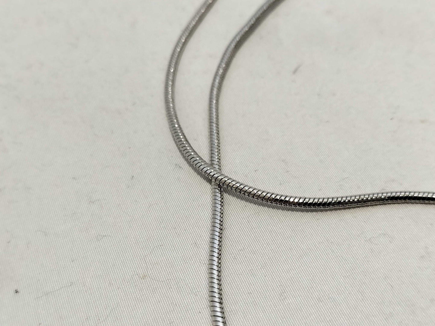 Dior D logo necklace