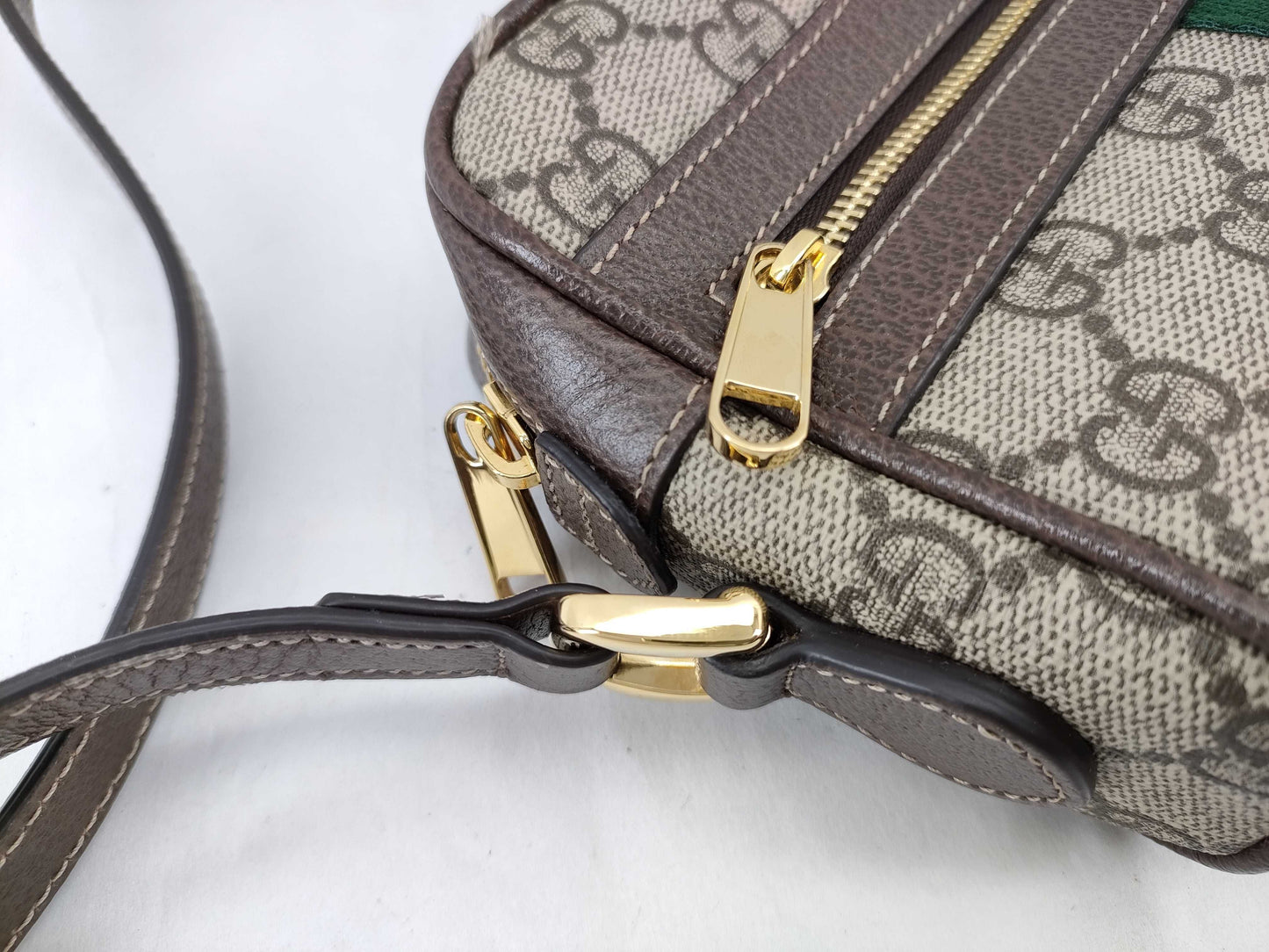 GUCCI GG Supreme Sherry Shoulder Bag