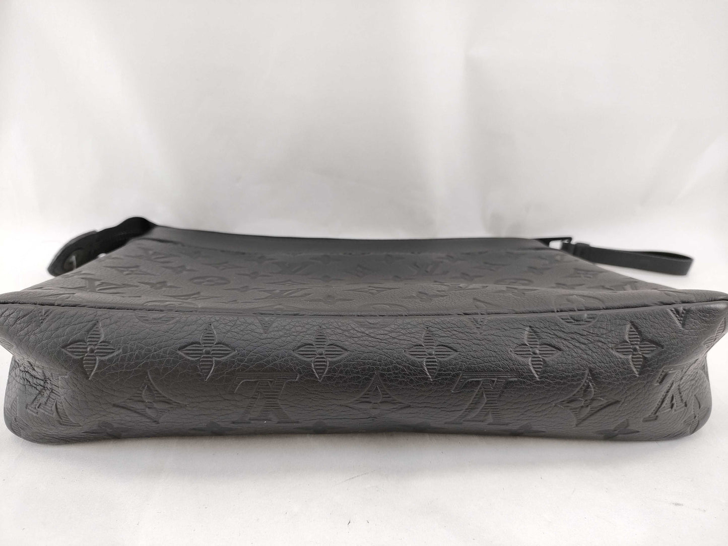 LOUIS VUITTON RFID Verified M82545 Pochette Voyage Clutch Bag