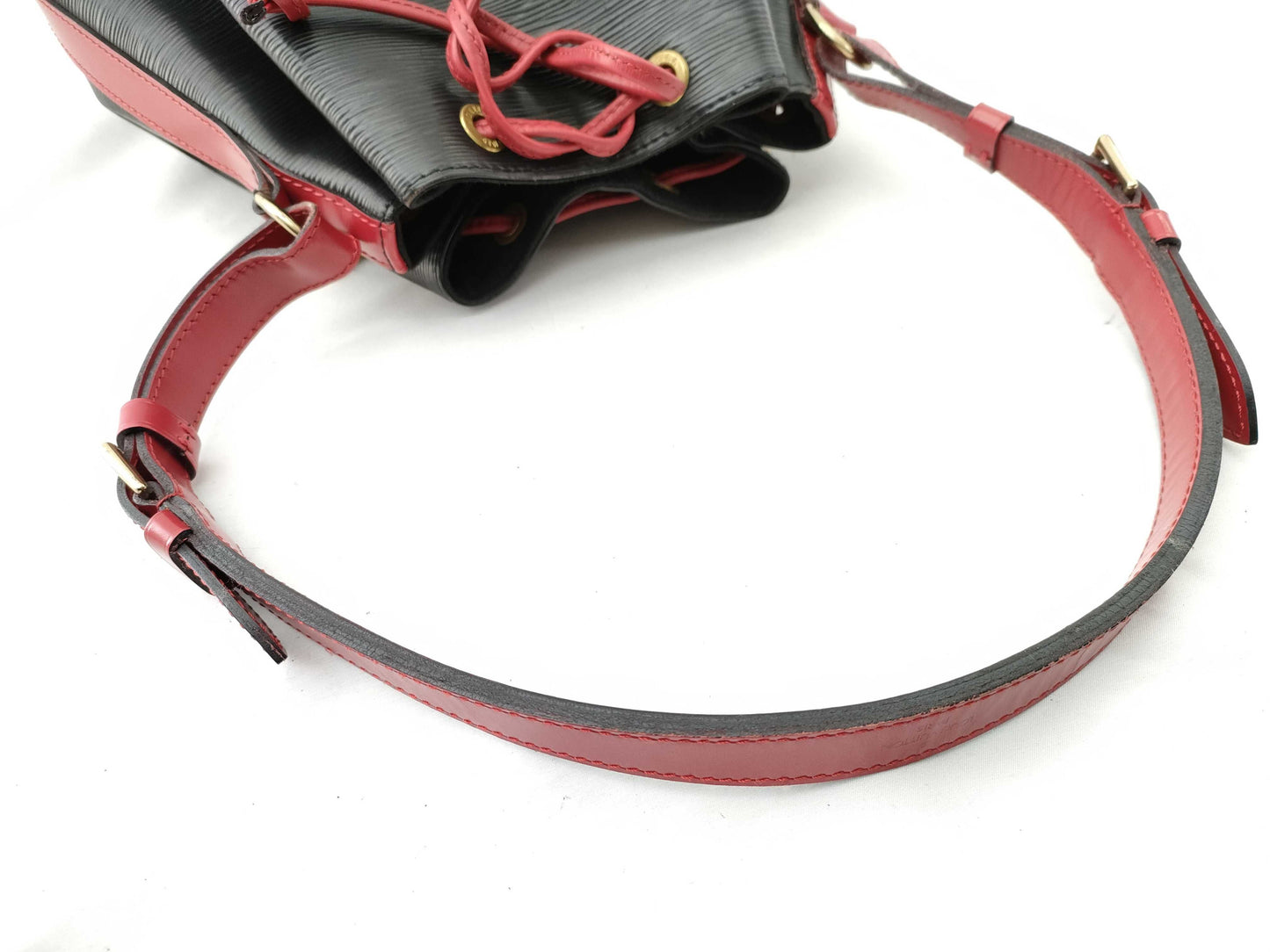LOUIS VUITTON Epi Noe Two-Tone Shoulder Bag