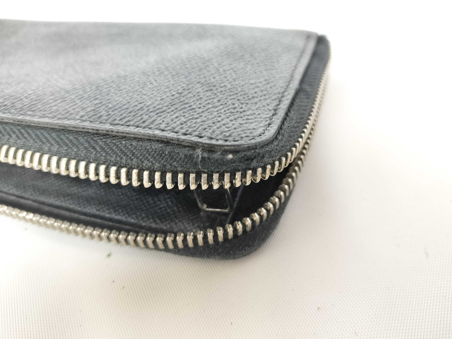 LOUIS VUITTON Damier Graphite Zippy Wallet