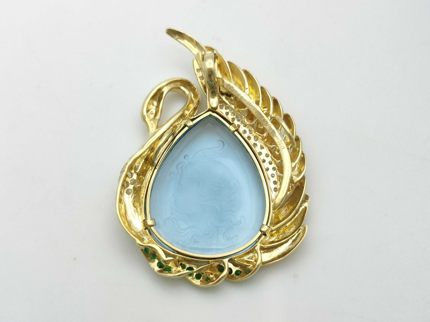 Wallace Chan BT17.07ct E0.21ct D0.39ct 750 18.0g Pendant Top